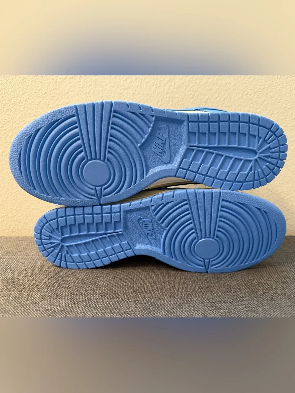 Nike Mens Light Blue and White Low-Top Sneakers